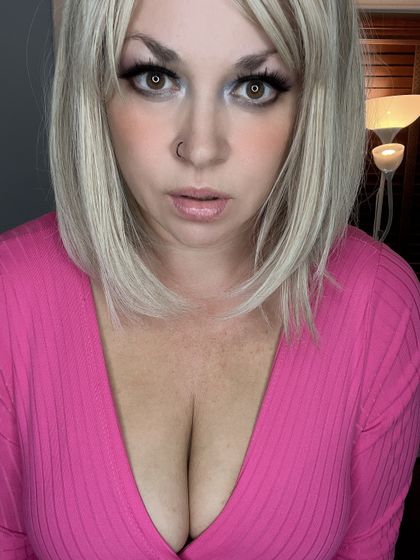โ kinky pegging mommy domme HarleyRey ๐'s profile picture