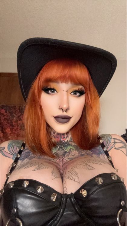 Goth M0mmy Lilli | big tiddy goth mยกlf's profile picture
