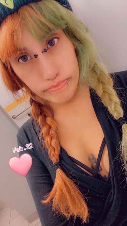 Goth babe's profile picture