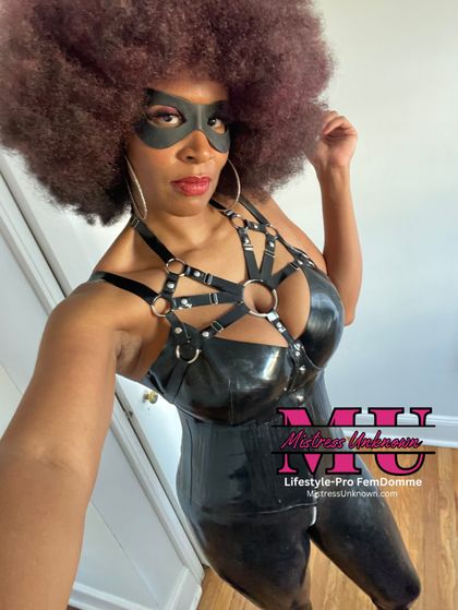 6ft Nubian Strapon Queen: FemDomโขPegging's profile picture