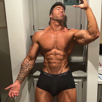 Reese ⚔️ 6'6" & Hung (760+ Wall Posts)'s profile picture