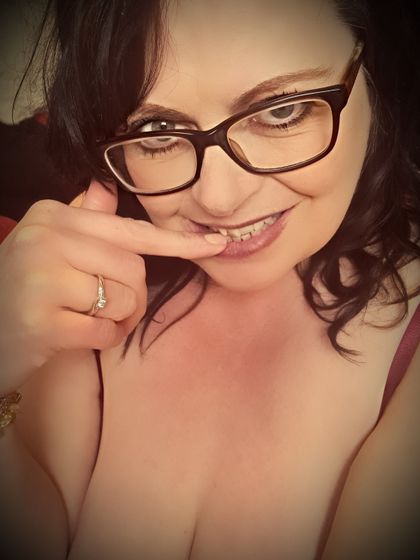 Mature Busty MlLF - 44J Natural Tits's profile picture