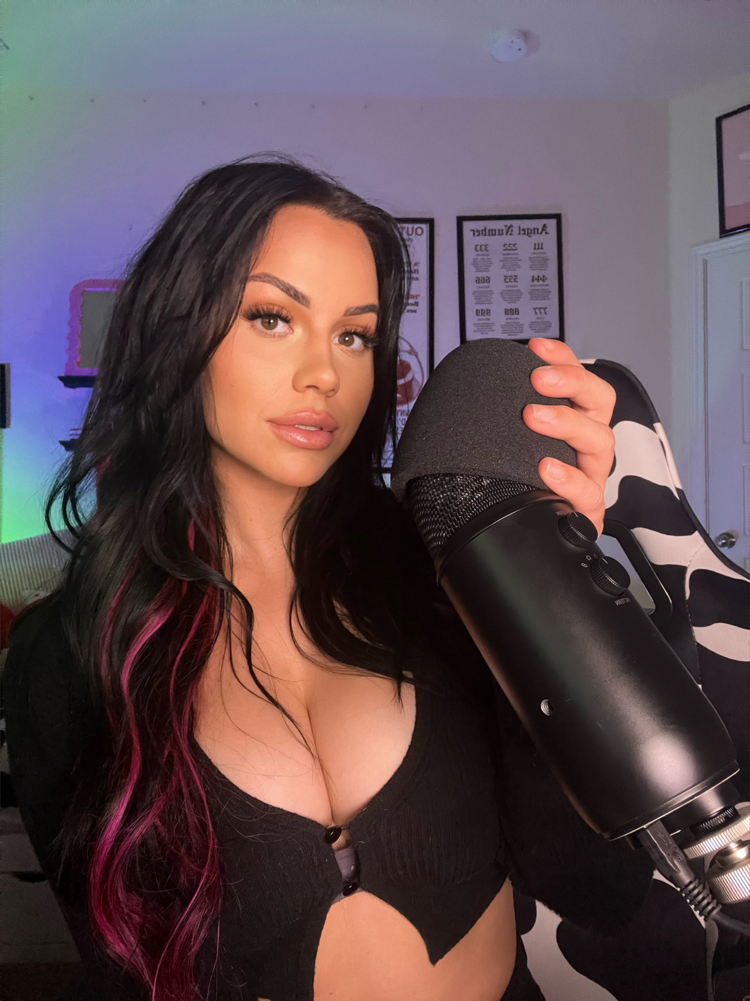 Shots of Simone's profile picture